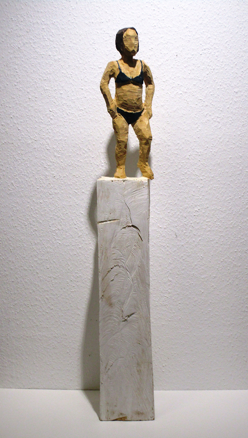 Badende, Holz bemalt, 2016, Hoehe 110 cm, 15 - Galerie Wroblowski